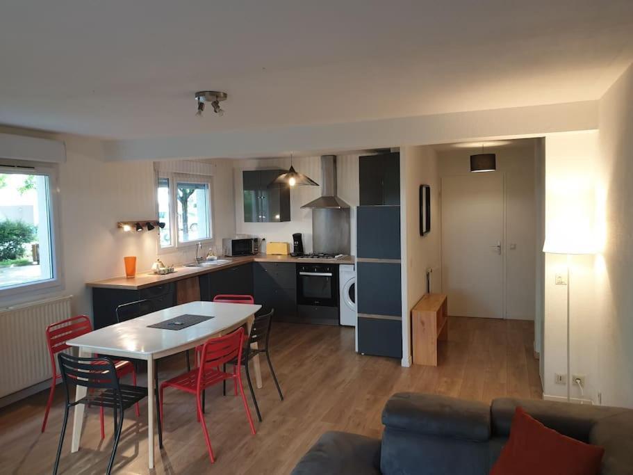 62 M2 Rez De Jardin, Terrasse , 6 Lits Et Parking Apartment Анси Екстериор снимка